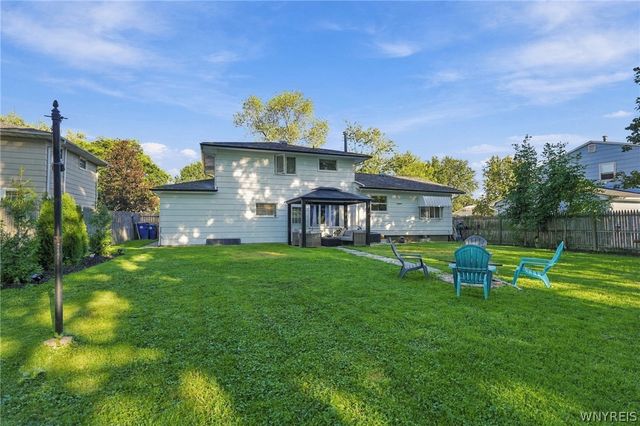 10 Sweetwood Drive North, Amherst, NY 14228