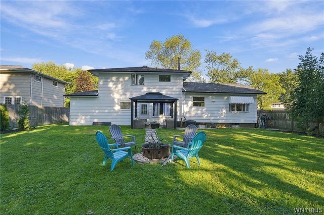 10 Sweetwood Drive North, Amherst, NY 14228