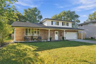 10 Sweetwood Drive North, Amherst, NY 14228