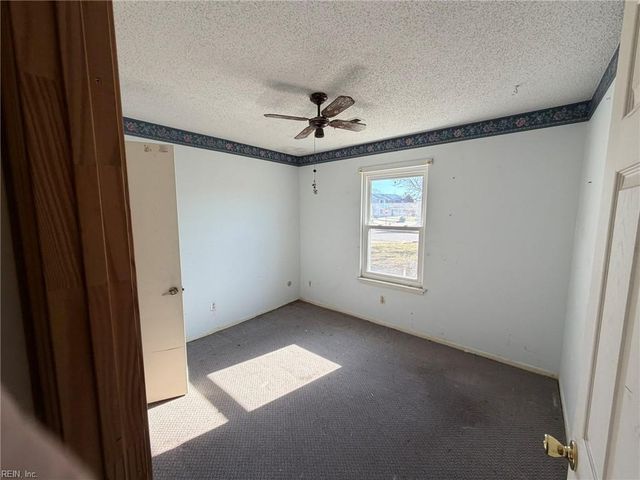 536 Berrypick LN, Virginia Beach, VA 23462