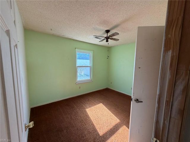 536 Berrypick LN, Virginia Beach, VA 23462