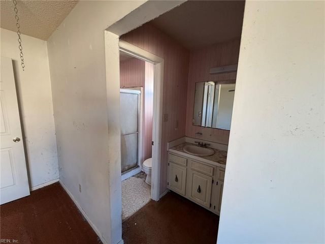 536 Berrypick LN, Virginia Beach, VA 23462