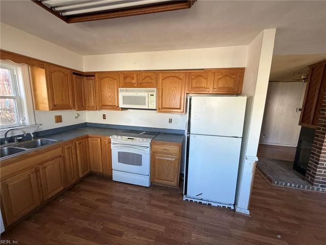 536 Berrypick LN, Virginia Beach, VA 23462