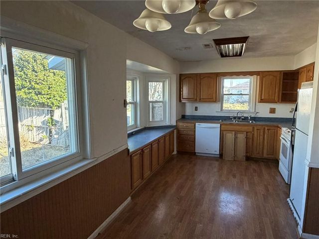 536 Berrypick LN, Virginia Beach, VA 23462