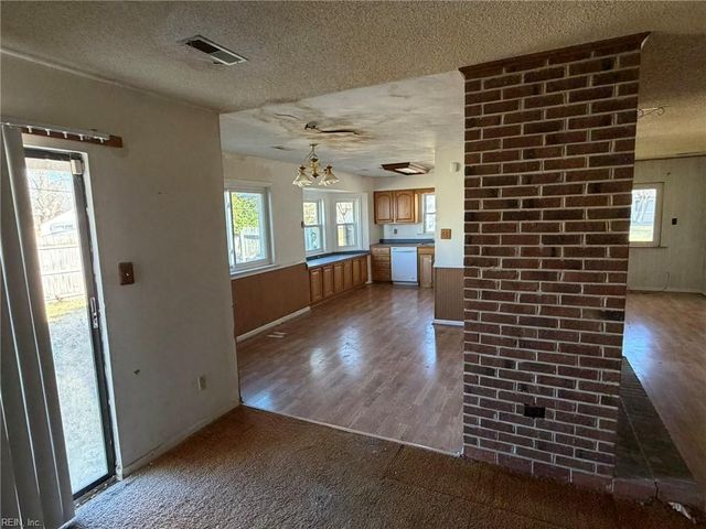 536 Berrypick LN, Virginia Beach, VA 23462