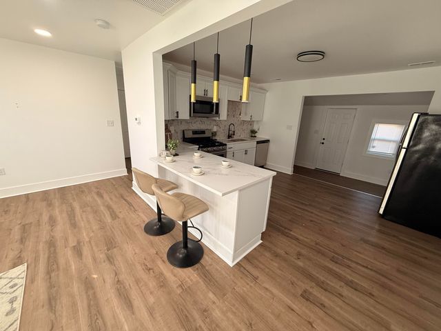 4514 E 10th Avenue, Gary, IN 46403