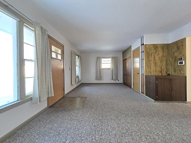 1104 S 107th STREET, West Allis, WI 53214