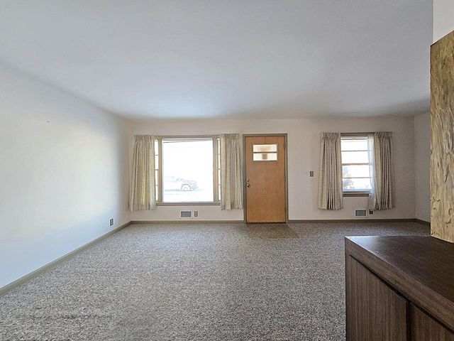 1104 S 107th STREET, West Allis, WI 53214