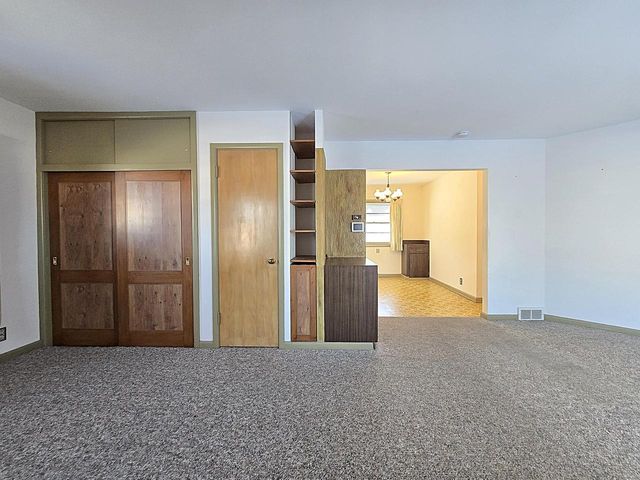 1104 S 107th STREET, West Allis, WI 53214