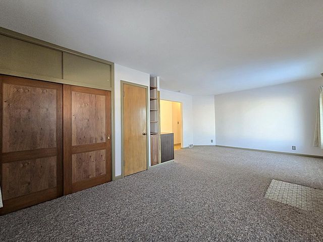 1104 S 107th STREET, West Allis, WI 53214