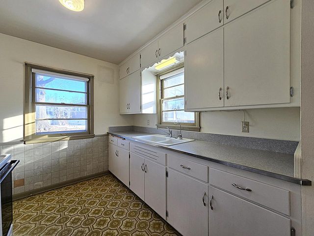 1104 S 107th STREET, West Allis, WI 53214