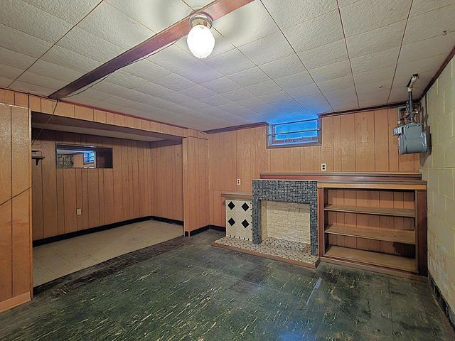 1104 S 107th STREET, West Allis, WI 53214