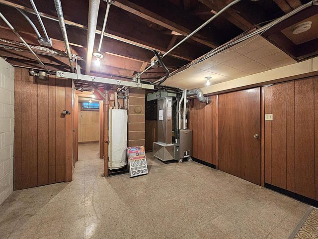 1104 S 107th STREET, West Allis, WI 53214