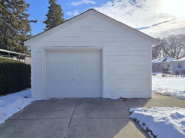 1104 S 107th STREET, West Allis, WI 53214