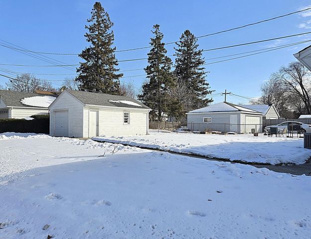 1104 S 107th STREET, West Allis, WI 53214