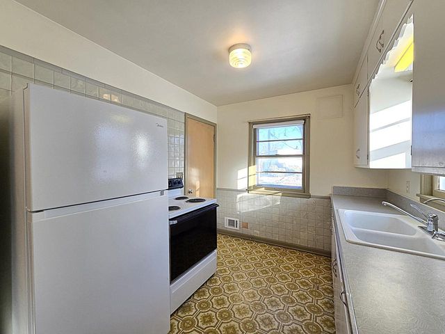 1104 S 107th STREET, West Allis, WI 53214