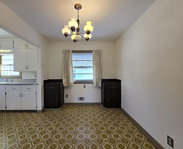 1104 S 107th STREET, West Allis, WI 53214