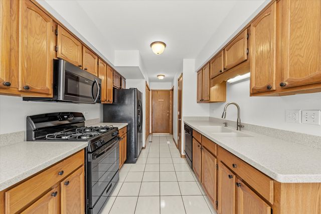 9301 WATERFORD Lane, Orland Park, IL 60462