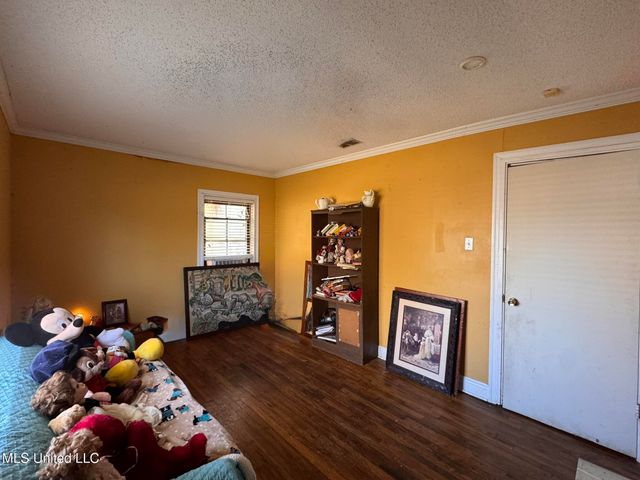 2930 Dantzler Street, Moss Point, MS 39552