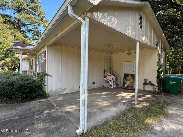 2930 Dantzler Street, Moss Point, MS 39552