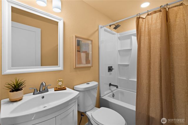 17046 34th Avenue S, Seatac, WA 98188