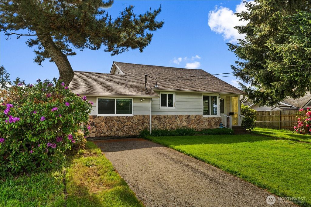 17046 34th Avenue S, Seatac, WA 98188