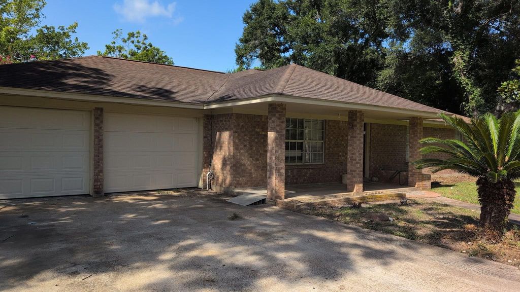 327 Primrose Road 3, Jones Creek, TX 77541
