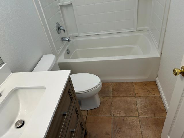 1808 N Rancho Encantado Ct, Modesto, CA 95358