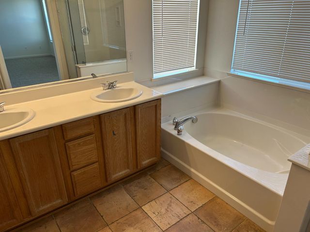 1808 N Rancho Encantado Ct, Modesto, CA 95358