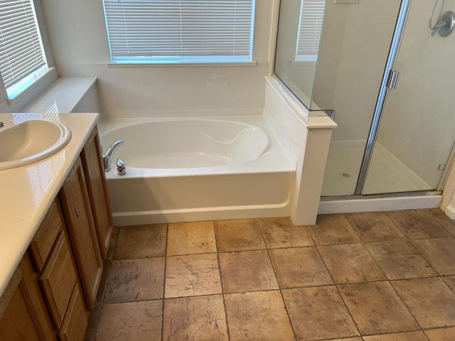 1808 N Rancho Encantado Ct, Modesto, CA 95358