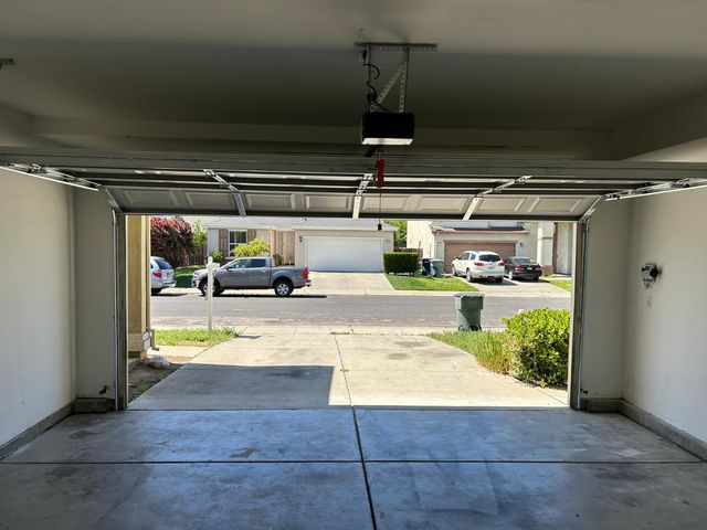 1808 N Rancho Encantado Ct, Modesto, CA 95358