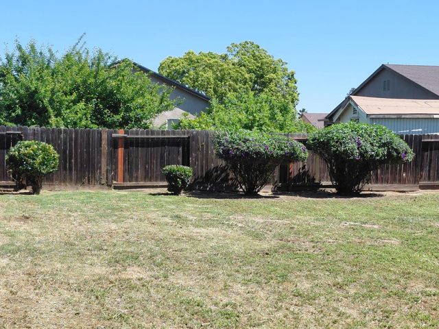 1808 N Rancho Encantado Ct, Modesto, CA 95358