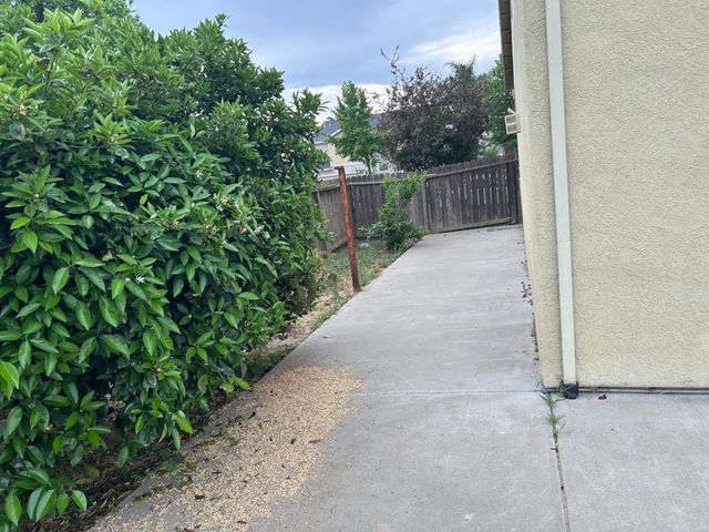 1808 N Rancho Encantado Ct, Modesto, CA 95358