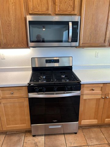 1808 N Rancho Encantado Ct, Modesto, CA 95358