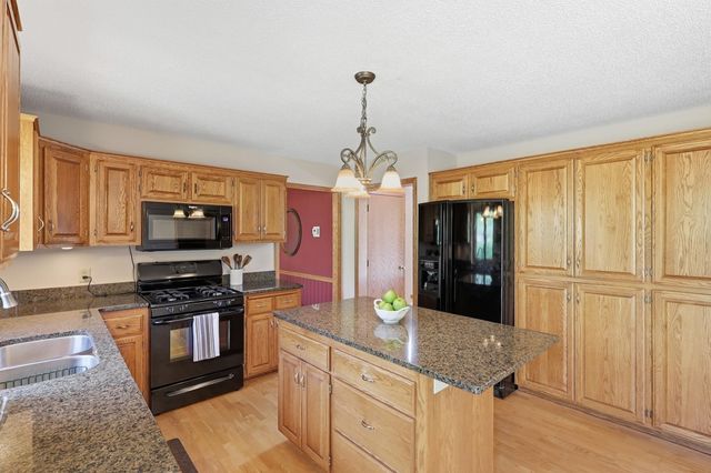 11215 Kenora Way, Lakeville, MN 55044