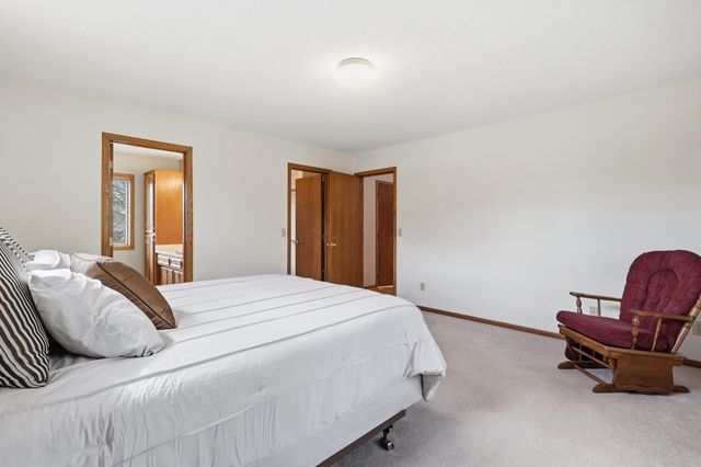 11215 Kenora Way, Lakeville, MN 55044