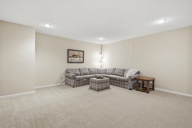 11215 Kenora Way, Lakeville, MN 55044