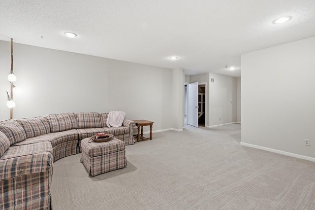 11215 Kenora Way, Lakeville, MN 55044