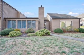 32 Hollister Way South 32, Glastonbury, CT 06033