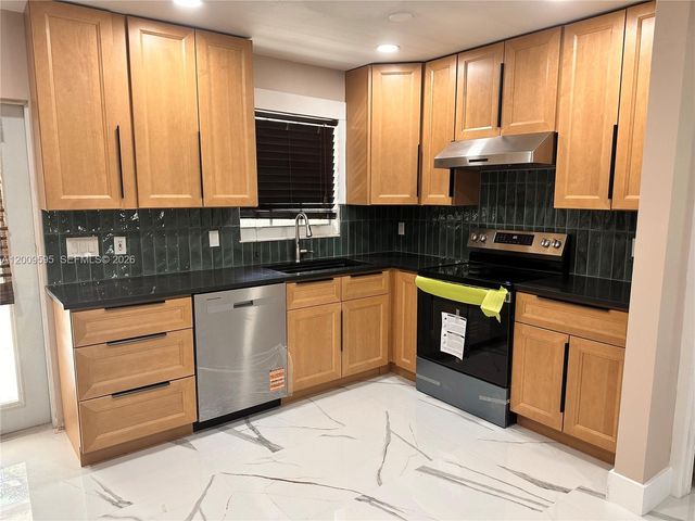 3614 Everglades Road, Palm Beach Gardens, FL 33410