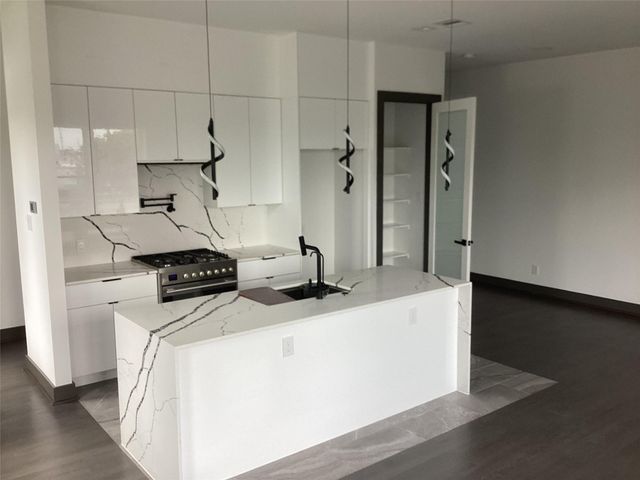 3118 Clay Street, Houston, TX 77003