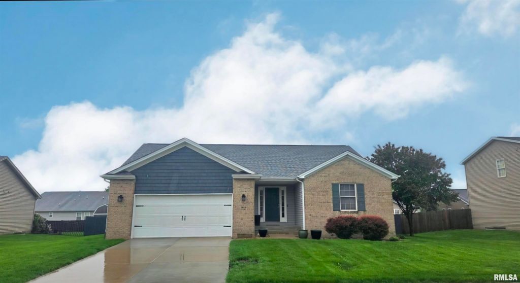 1618 Sidener Hall Drive, Chatham, IL 62629