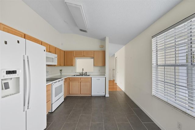 6029 LAKE POINTE DRIVE 202, Orlando, FL 32822