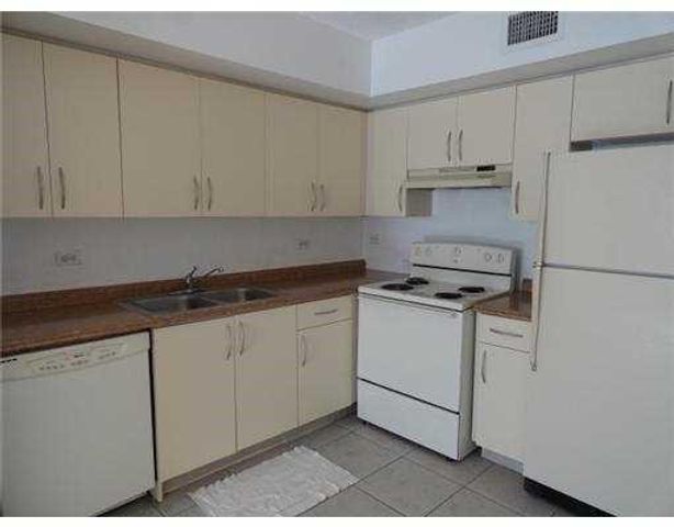 3640 N 56th Avenue 401, Hollywood, FL 33021