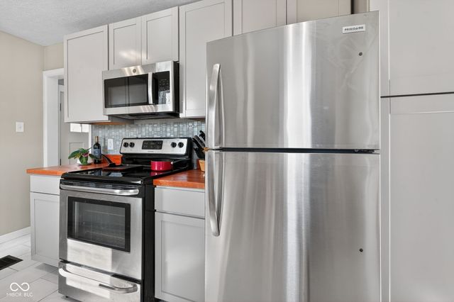 132 S 7th Avenue S, Beech Grove, IN 46107