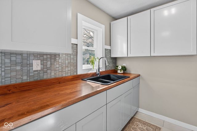 132 S 7th Avenue S, Beech Grove, IN 46107