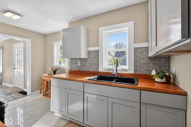 132 S 7th Avenue S, Beech Grove, IN 46107