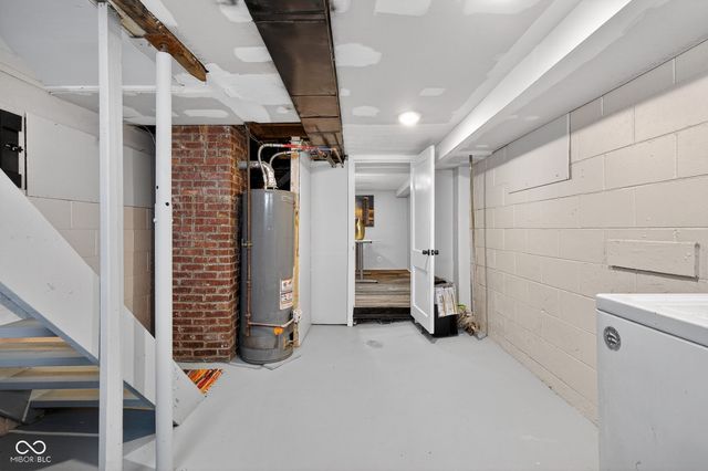 132 S 7th Avenue S, Beech Grove, IN 46107