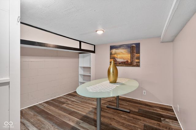 132 S 7th Avenue S, Beech Grove, IN 46107