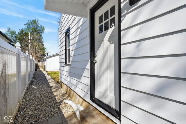 132 S 7th Avenue S, Beech Grove, IN 46107